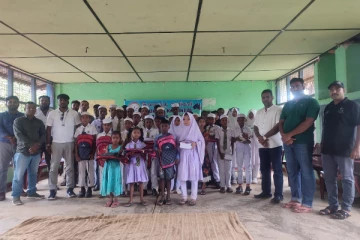 மட்டக்களப்பு மாவட்ட மூவின பாடசாலை மாணவர்களுக்கு இணைந்த கரங்களினால் கற்றல் உபகரணங்கள் வழங்கி வைப்பு.