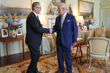 பிரித்தானியாவின் புதிய பிரதமராக பதவியேற்றார் கெய்ர் ஸ்டார்மர்!