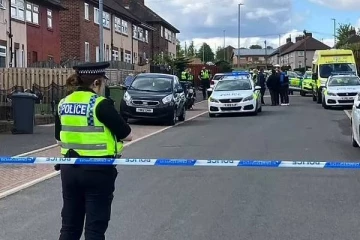 பிரித்தானிய நகரமொன்றில் பல காயங்களுடன் சடலங்களாக..ஒரே வீட்டில் இறந்துகிடந்த ஆண், பெண்