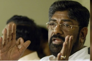 ஆளும்தரப்பின் முடிவுக்கு மாறாக எதிர்த்தரப்பினருக்கு சார்பாக நடந்துகொண்ட கெஹலிய!