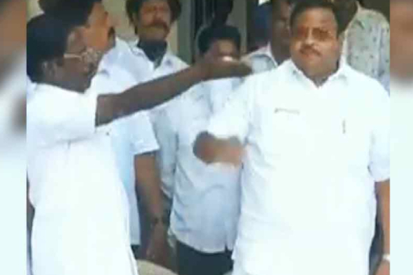 கட்சியிலிருந்து விலகி மீண்டும் இணைந்தவர்களுக்கெல்லாம் சீட் கொடுக்கிறார்கள் - காங்கிரஸ் எம்.பி உண்ணாவிரதம்! | Seats Leave Party Congress Mp Fast