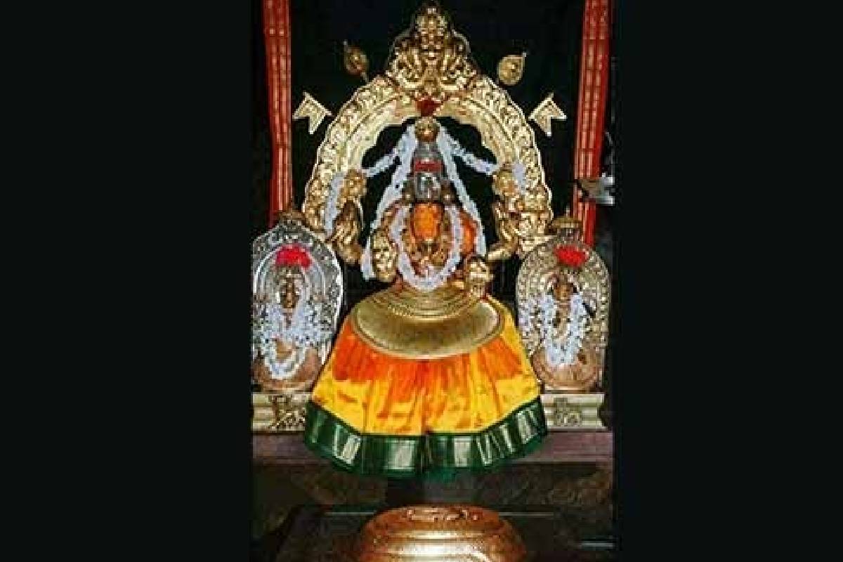 எம்ஜிஆர்., முதல் விஜய் வரை... கொல்லூர் மூகாம்பிகை கோவிலில் வாள் காணிக்கை மரபின் பின்னணி என்ன? | Why Vips Offering Sword Kollur Mookambikai Temple