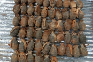 பொலிஸ் கான்ஸ்டபிள் இல்லத்தில் மீட்கப்பட்ட தோட்டாக்கள், கைக்குண்டுகள்