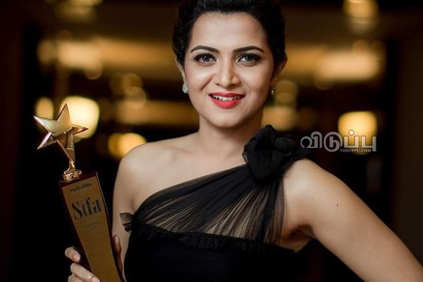 காதல்-ன்னா இப்படித்தான் இருக்கும்!! விவாகரத்துக்கு பின் புலம்பும் தொகுப்பாளினி டிடி.. | Dd Open Valentine S Day Special Video Post