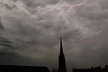 மேற்கு பிரான்சை துவம்சம் செய்த புயல்... மீண்டும் பிரான்சுக்கு விடுக்கப்பட்டுள்ள எச்சரிக்கை