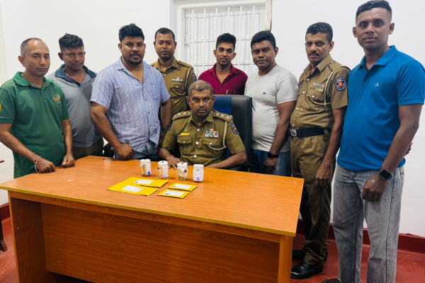 அம்பாறையில் கொள்ளையரிடம் மீட்கப்பட்ட தங்க சங்கிலிகள்! | Gold Chains Recovered From A Robber In Ampara