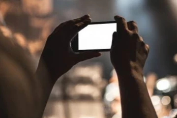 இதுதான் தாம்பத்யம்.. மாணவிகளிடம் ஆபாச படம் காட்டி பாடம் எடுத்த ஆசிரியர்!