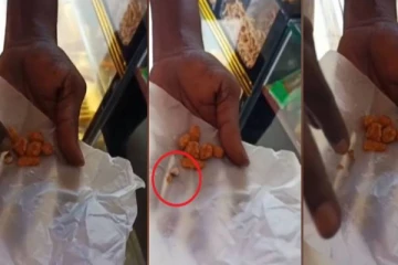 சுவையான பக்கோடாவில் கிடந்த சொத்தை பல் - வைரலாகும் புகைப்படம்