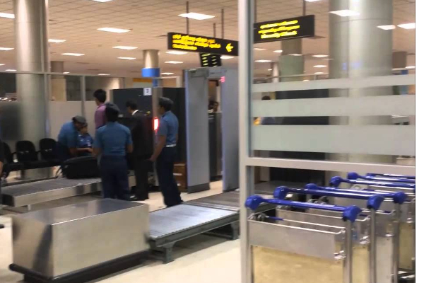 கனடா செல்ல முயற்சித்தவர் கட்டுநாயக்க விமான நிலையத்தில் கைது | Sri Lankan Arrested Canada Trip Canceled