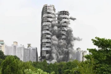 9 செக்கன்களில் தரைமட்டமான இரட்டை கோபுரங்கள்