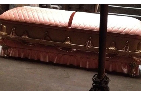 சவப்பெட்டியில் இருந்து வந்த சத்தம்...திடீரென்று கண்விழித்த சடலம்! அலண்டு ஓடிய உறவுகள் | Very Strange Incident In Peru And Woman