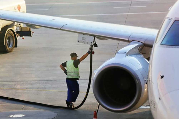 எரிபொருள் நிரப்பப்படும் விமானம்-Refueling aircraft