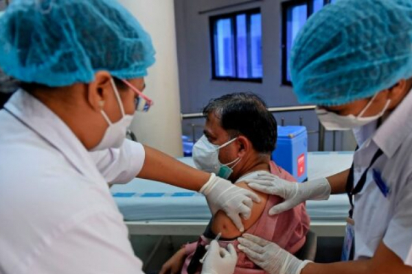 தடுப்பூசி செலுத்தி கொள்ள விருப்பம் இல்லையென்றால் போட்டுக்கொள்ளாதீர்கள்: நீதிமன்றம் கருத்து | Madurai High Court Order