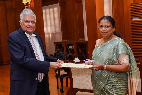 மூன்று சிரேஷ்ட அரச அதிகாரிகள் அதிபர் சட்டத்தரணிகளாக நியமனம் | 3 Senior Government Officials President Counsel