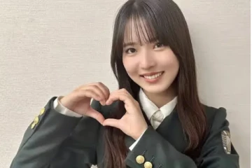 கல்லூரி சென்று வர தினமும் ரூ.18,000 செலவழித்து 2,000 கிமீ பயணிக்கும் பாடகி