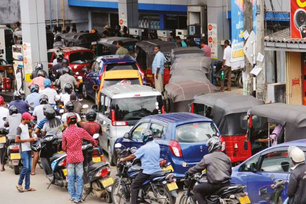 எரிவாயு, எரிபொருள் பிரச்சினை: அதிகாரிகளுக்கு விடுக்கப்பட்டுள்ள அதிரடி உத்தரவு! | Order Given Authorities Regarding Gas And Fuel