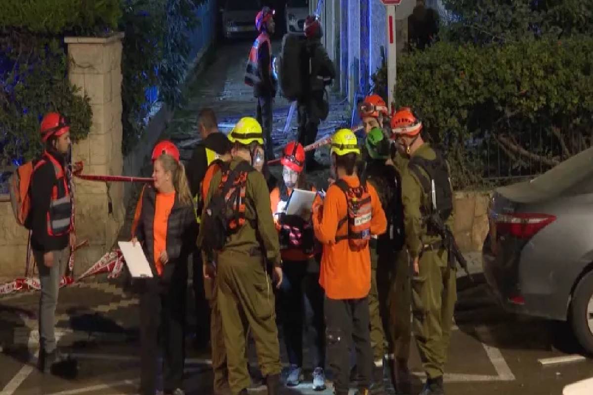 இஸ்ரேலில் அடுத்தடுத்து ஏவுகணை தாக்குதல்! முக்கிய தொழிற்துறை வலயத்தில் பாரிய தீப்பரவல்: நச்சு வாயுக்கள் வெளியேறும் அபாயம் | Iran Missile Attack On Israel Fire Breaks Factory