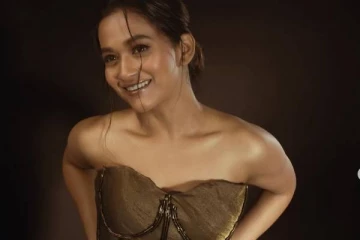 வாய்ப்புக்காக இப்படியொரு ஆடையில் கிளாமர் போஸ்!! சீரியல் நடிகை காவியாவின் புகைப்படம்..