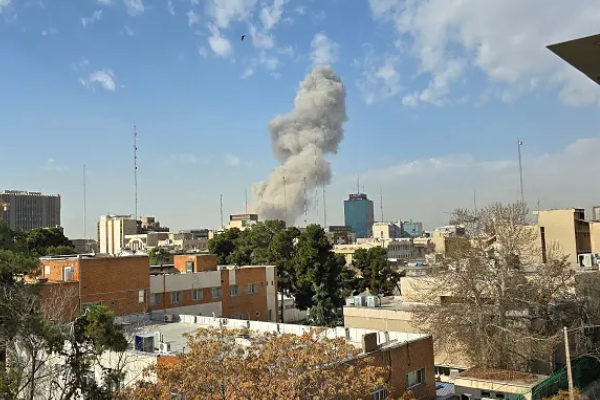 திடீர் தாக்குதலால் ஏற்பட்ட பதற்றம்.. அவசர அவசரமாக மூடப்படும் வான்பரப்புக்கள் | Us Irsrael Attack Tehran Iraq Shuts Down Airspace திடீர் தாக்குதலால் ஏற்பட்ட பதற்றம்.. அவசர அவசரமாக மூடப்படும் வான்பரப்புக்கள் | Us Irsrael Attack Tehran Iraq Shuts Down Airspace