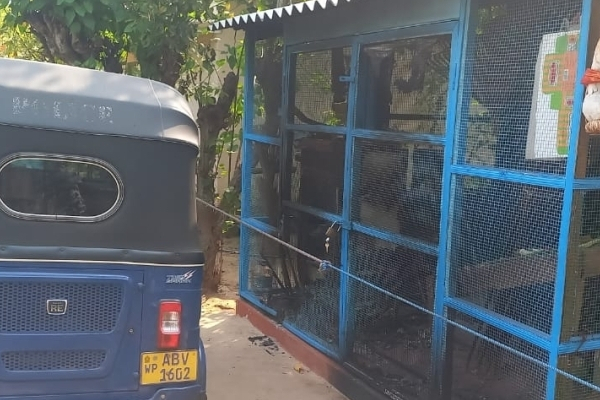 யாழில் வர்த்தக நிலையம் ஒன்று தீக்கிரை; விக்ஷமிகள் செயலா? | One Of The Trade Centers In Yali Is Theekirai