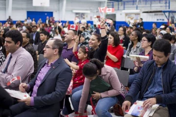 கனடாவில் புதிதாக குடியேறிவர்கள் நாட்டை விட்டு வெளியேறும் அபாயம்: தெரியவந்த காரணம்