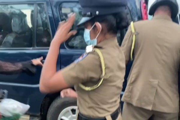 கொழும்பில் மேற்கொள்ளப்பட்ட சுற்றிவளைப்பில் சிக்கிய பெண்கள் | Massage Centre Raid 3 Women Arrested