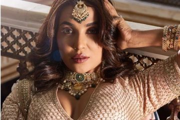 இந்த உடையில் இவ்ளோ கிளாமரா.. பார்வதி நாயர் போட்டோஸ்