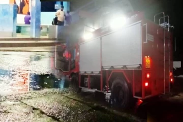 மட்டக்களப்பு பேருந்து நிலையத்தில் மதுபாவனை நடவடிக்கை! கலைத்து துரத்திய தீயணைப்பு பிரிவினர் (PHOTOS)