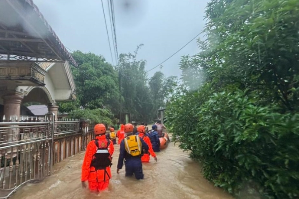 அவிசாவளை மற்றும் ஹங்வெல்ல மக்களுக்கு அவசர அறிவிப்பு! உடனடியாக வெளியேறுங்கள் | Cyclone Ditwah Sri Lanka Weather Update