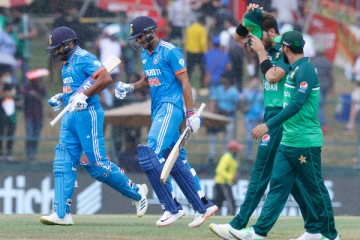 பவுண்டரியுடன் தொடங்கிய ரோகித்..மழையால் தடைபட்ட இந்தியா-பாகிஸ்தான் போட்டி