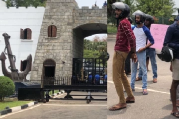 රාජපක්ෂ පවුල ගුවනින් යයි.. ත්රිකුණාමල නාවික හමුදා කඳවුර ඉදිරිපිට උණුසුම් වෙයි.. එහි නවතම තත්ත්වය මෙන්න.. (VIDEO)