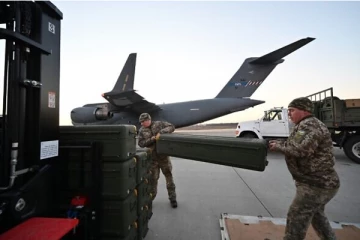 ரஷ்ய போர் விமானங்களை சுட்டு வீழ்த்த உக்ரைனுக்கு ஏவுகணைகள் வழங்கும் அமெரிக்கா!