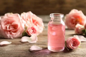 ரோஸ் வாட்டரின் தீமைகள் தெரியுமா? இளம்பெண்களே உஷார்