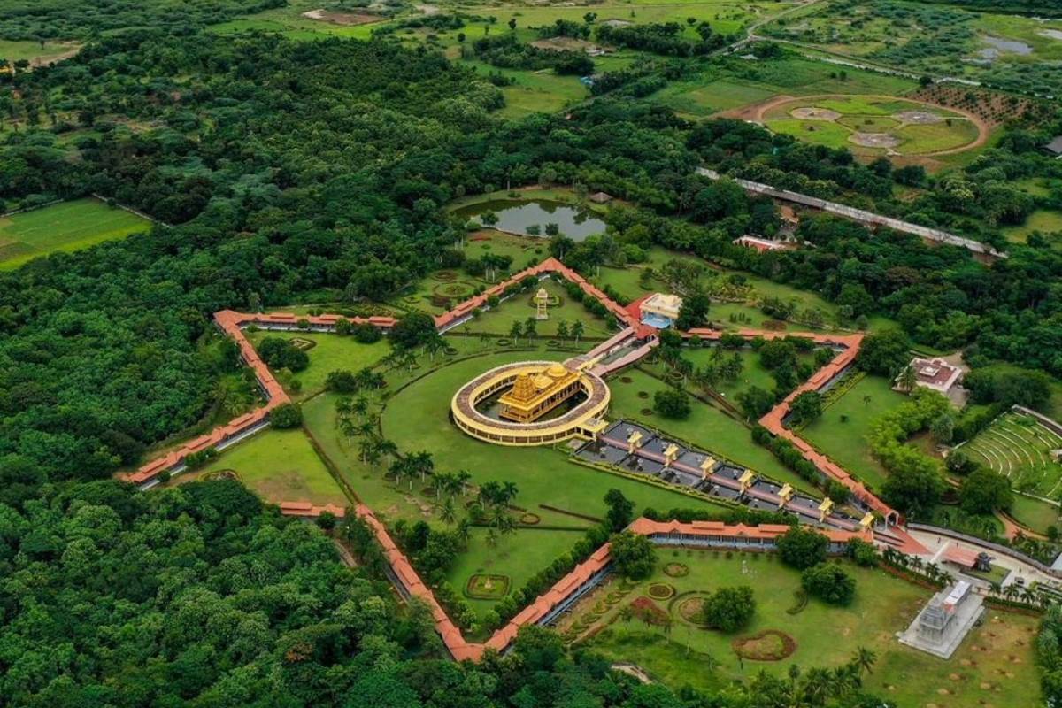 1500 கிலோ தங்கத்தால் கட்டப்பட்ட கோயில்.., தமிழகத்தில் எங்கு உள்ளது தெரியுமா? | Sripuram Golden Temple Vellore History In Tamil