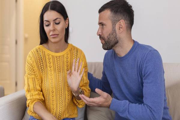 கணவன்- மனைவி வாழ்க்கையில் விளையாடும் வாஸ்து தவறுகள்.. இனி தவறியும் செய்யாதீங்க | Husband Wife Problems Vastu Mistakes கணவன்- மனைவி வாழ்க்கையில் விளையாடும் வாஸ்து தவறுகள்.. இனி தவறியும் செய்யாதீங்க | Husband Wife Problems Vastu Mistakes