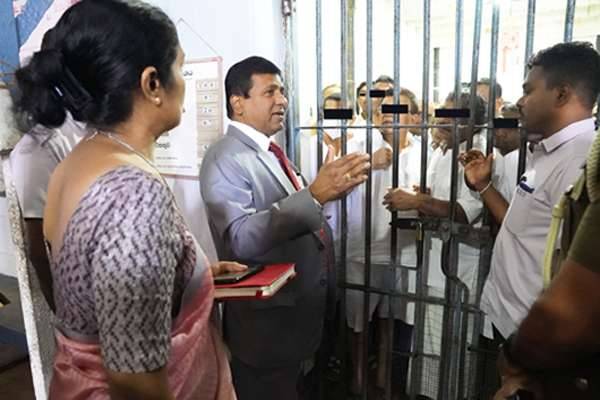 சிறை சென்றார் அமைச்சர் விஜயதாச | Minister Vijayadasa Visit To Jail