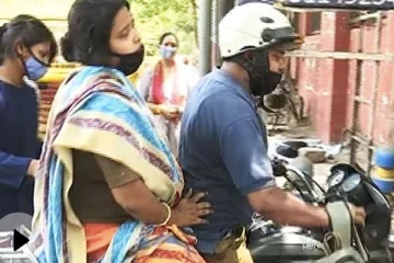 என் கண்முன்னே பொண்டாட்டி செத்துருவாங்க.. சிகிச்சை கொடுங்க! மருத்துவமனை வெளியே கணவனின் கதறல்