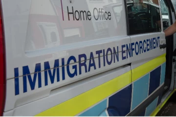 பிரித்தானியாவின் புலம்பெயர்தல் கொள்கை துஷ்பிரயோகத்துக்கு வழிவகுக்கிறது: குற்றச்சாட்டு