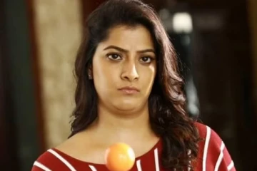 நடிகை வரலட்சுமியின் காதல் முறிவு.. காரணம் இவர் தானா