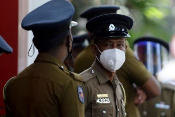 யாழ்ப்பாண மக்களின் வெளிநாட்டு மோகம் ; பெண்கள் உட்பட மூவர் கைது