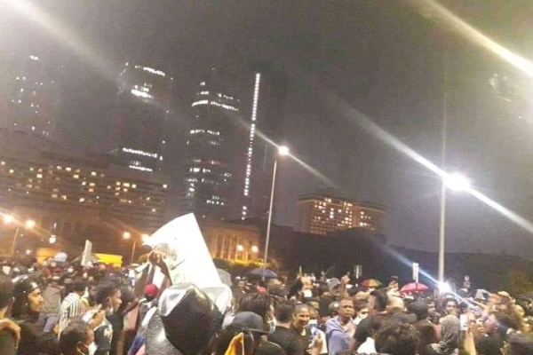 கொழும்பில் கலைஞர்களின் பங்களிப்புடன் நடைபெற்று பாரிய ஆர்ப்பாட்டம் | Colombo Galle People Protest Economic Crisis