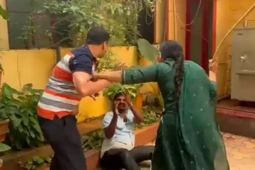 எல்கேஜி சிறுமிக்கு பாலியல் வன்கொடுமை - டிரைவரை புரட்டி எடுத்த பெற்றோர்!