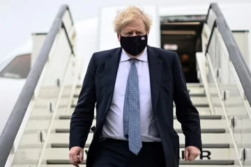 அனைத்து கொரோனா கட்டுப்பாடுகளையும் விலக்கிக்கொள்ள இருப்பதாக அறிவித்துள்ள பிரித்தானிய பிரதமருக்கு எதிர்ப்பு