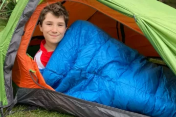 3 ஆண்டுகளாகக் கூடாரத்தில் தங்கி நிதி திரட்டிய இங்கிலாந்து சிறுவன்!