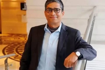 ஏழ்மையில் வீடு வீடாக பேனாக்களை விற்றவர்... தற்போது ரூ.2,300 கோடி நிறுவனத்தின் உரிமையாளர்