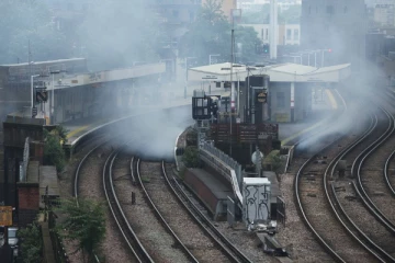 லண்டன் ரயில் நிலையத்தில் பரபரப்பை ஏற்படுத்திய சம்பவம்!