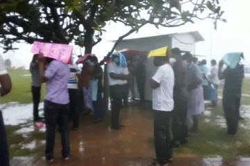 கொட்டும் மழையிலும் கோவில்மோட்டை விவசாயிகள் கொழும்பில் போராட்டம்1