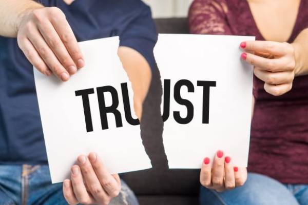 முதுகில் குத்தும் நபர்கள்.. சாணக்கியர் கொடுத்த டிப்ஸ் | Chanakya Niti Signs Of An Untrustworthy Person முதுகில் குத்தும் நபர்கள்.. சாணக்கியர் கொடுத்த டிப்ஸ் | Chanakya Niti Signs Of An Untrustworthy Person