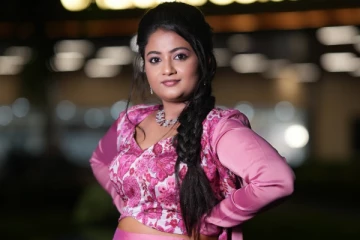 சிறகடிக்க ஆசை மீனாவா இது.. Full மேக்அப்பில் ஆளே மாறிவிட்டாரே