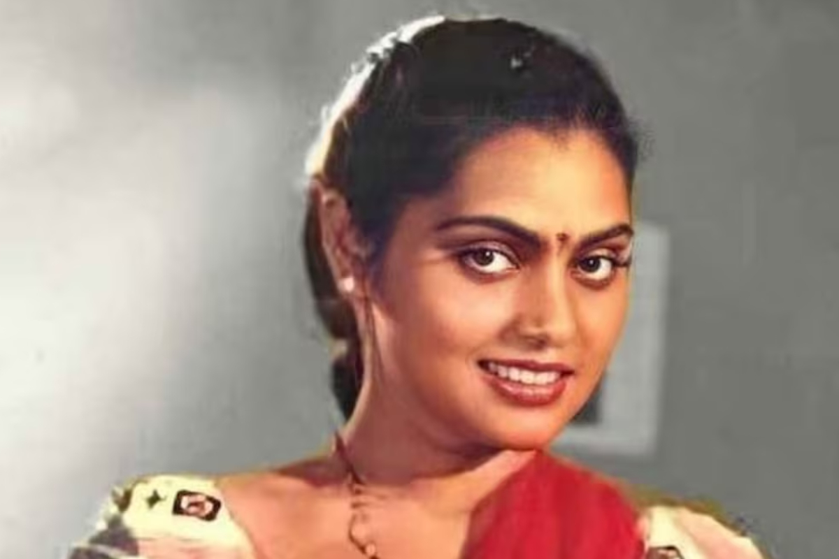 நடிகை சில்க் ஸ்மிதாவை வாய் பிளந்து பார்த்த நடிகை குஷ்பூ.. அவர் மீது இவ்வளவு ஈர்ப்பா!! | Kushboo Talk About Actress Silk Smitha நடிகை சில்க் ஸ்மிதாவை வாய் பிளந்து பார்த்த நடிகை குஷ்பூ.. அவர் மீது இவ்வளவு ஈர்ப்பா!! | Kushboo Talk About Actress Silk Smitha